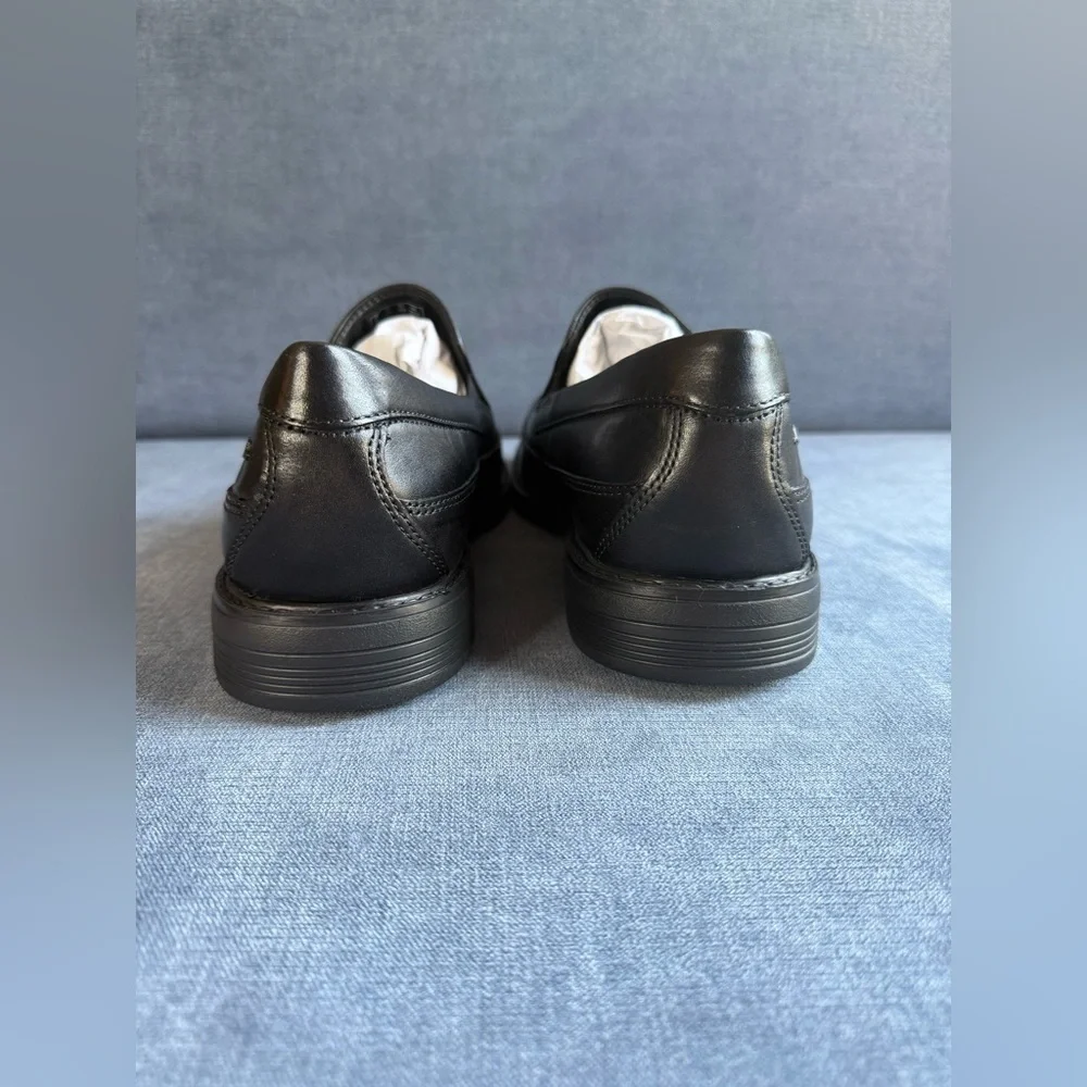 Clarks Cosgrove Free Loafer Men’s SZ 13M Black Leather Slip On Comfort Shoe New
